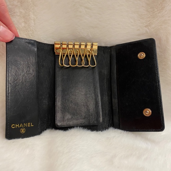 Authentic Chanel Caviar Timeless key holder in black - Picture 2 of 5